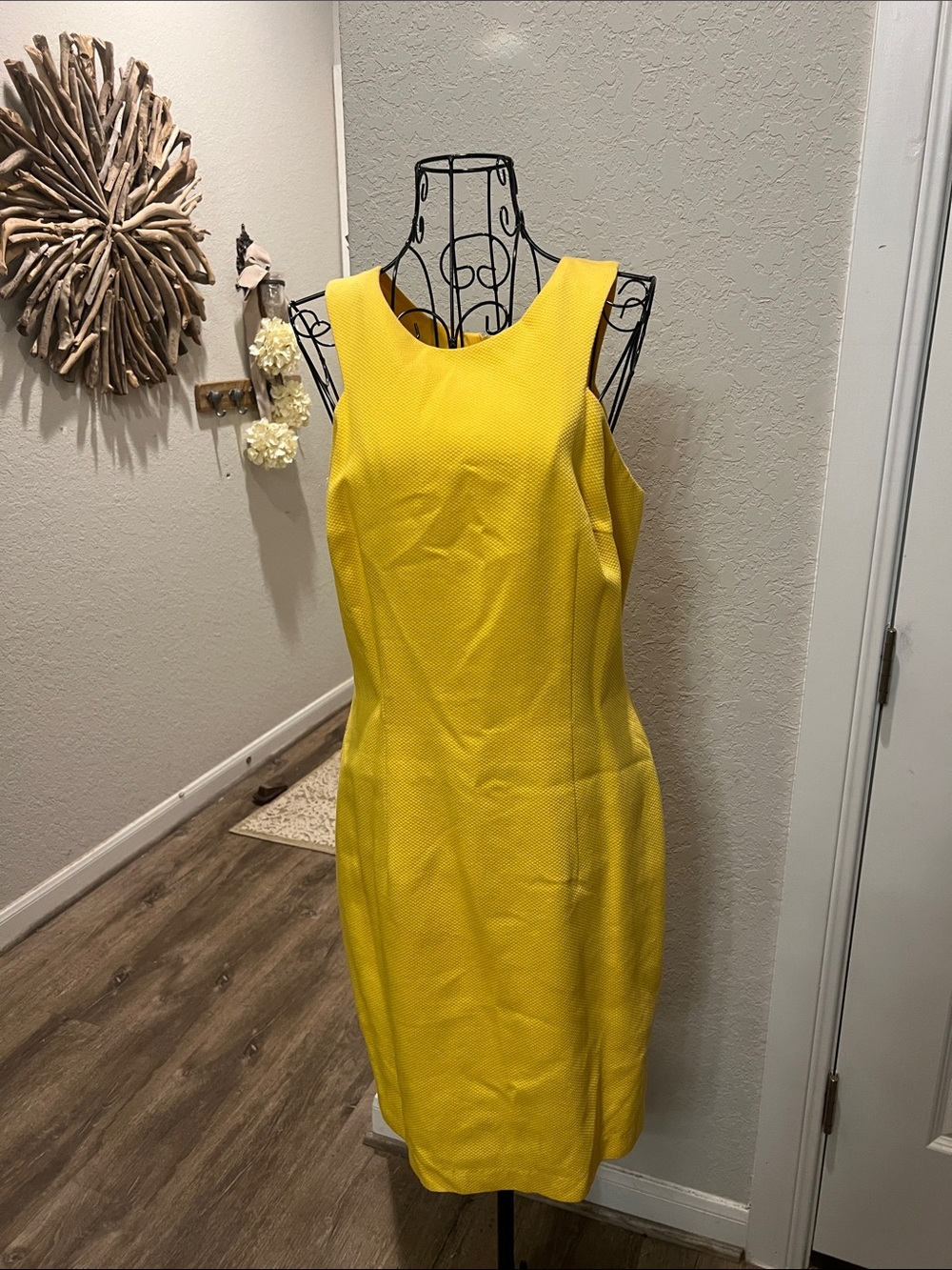 Laundry By Shelli Segal Bright Yellow Textured Sleeveless Sheath Dress